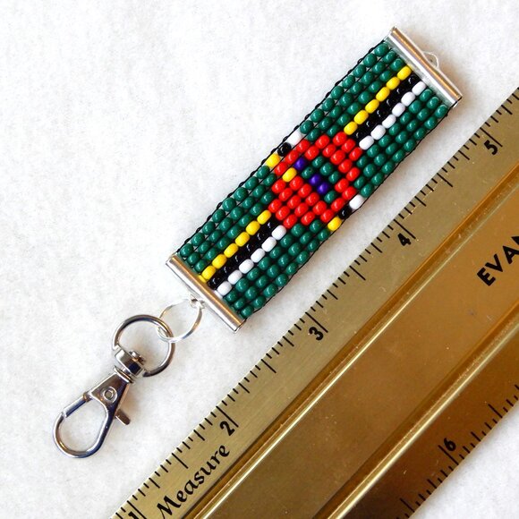 Dominica flag bead keychain, handmade, seed beads - Picture 4 of 5